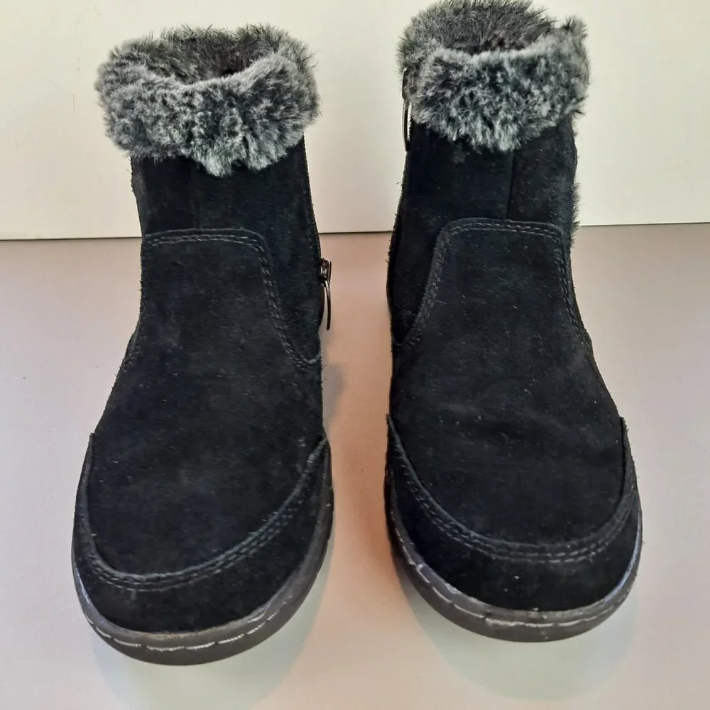 Khombu Black Suede Side Zip Short Boots with Faux Fur Trim Size 7